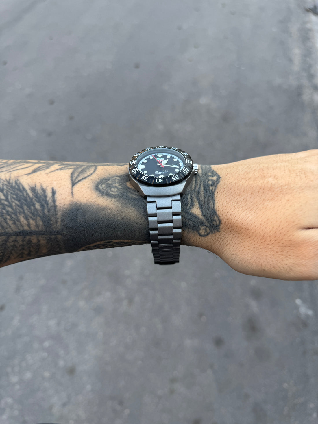 TAG HEUER FORMULA 1 PRATEADO FUNDO PRETO