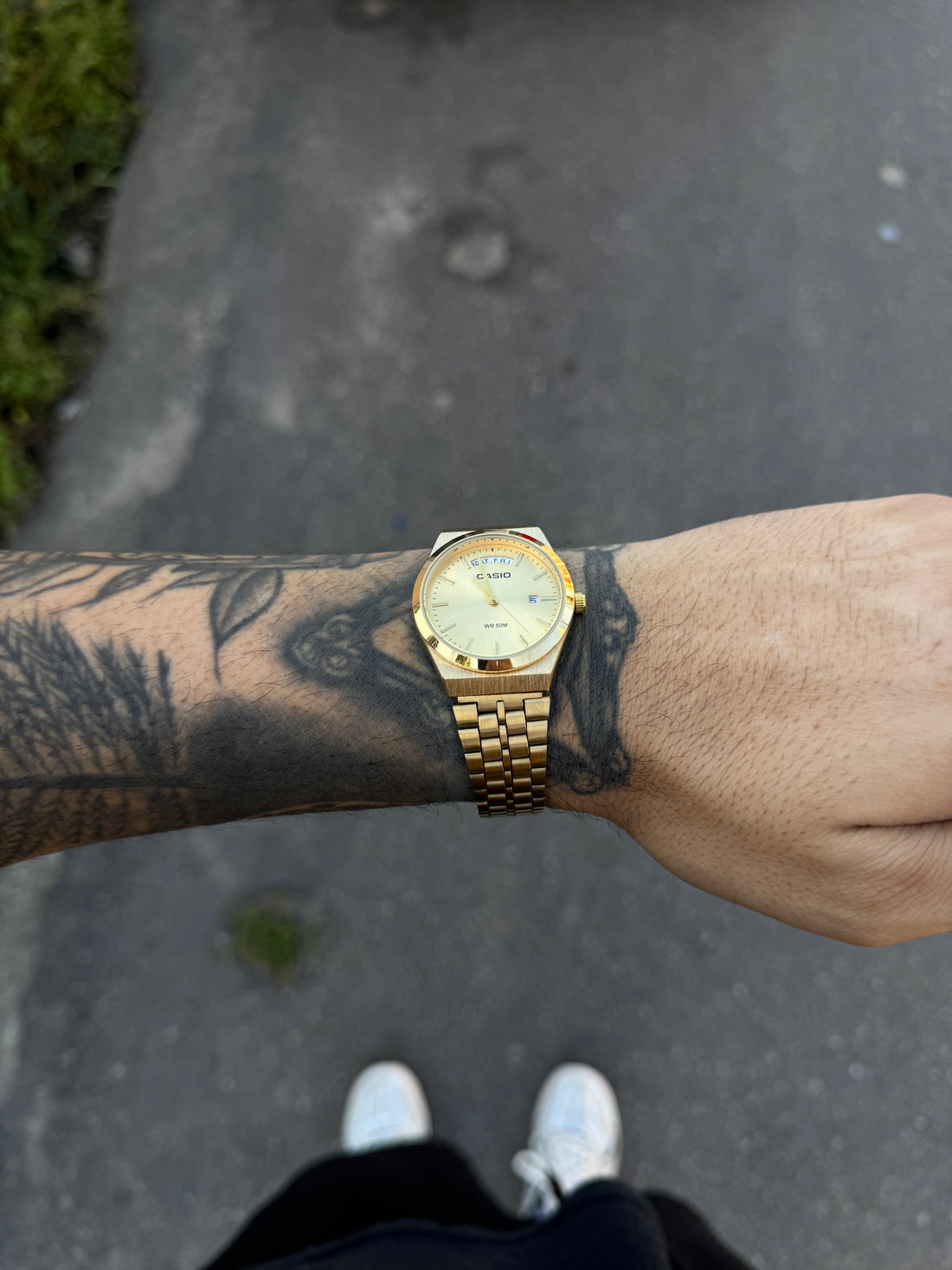 CASIO QUARTZ DAYDATE GOLD