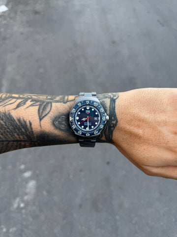 TAG HEUER FORMULA 1 PRATEADO FUNDO AZUL