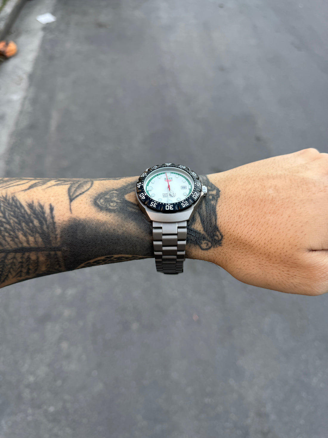 TAG HEUER FORMULA 1 PRATEADO FUNDO BRANCO