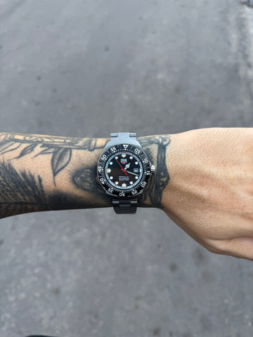 TAG HEUER FORMULA 1 PRATEADO FUNDO PRETO