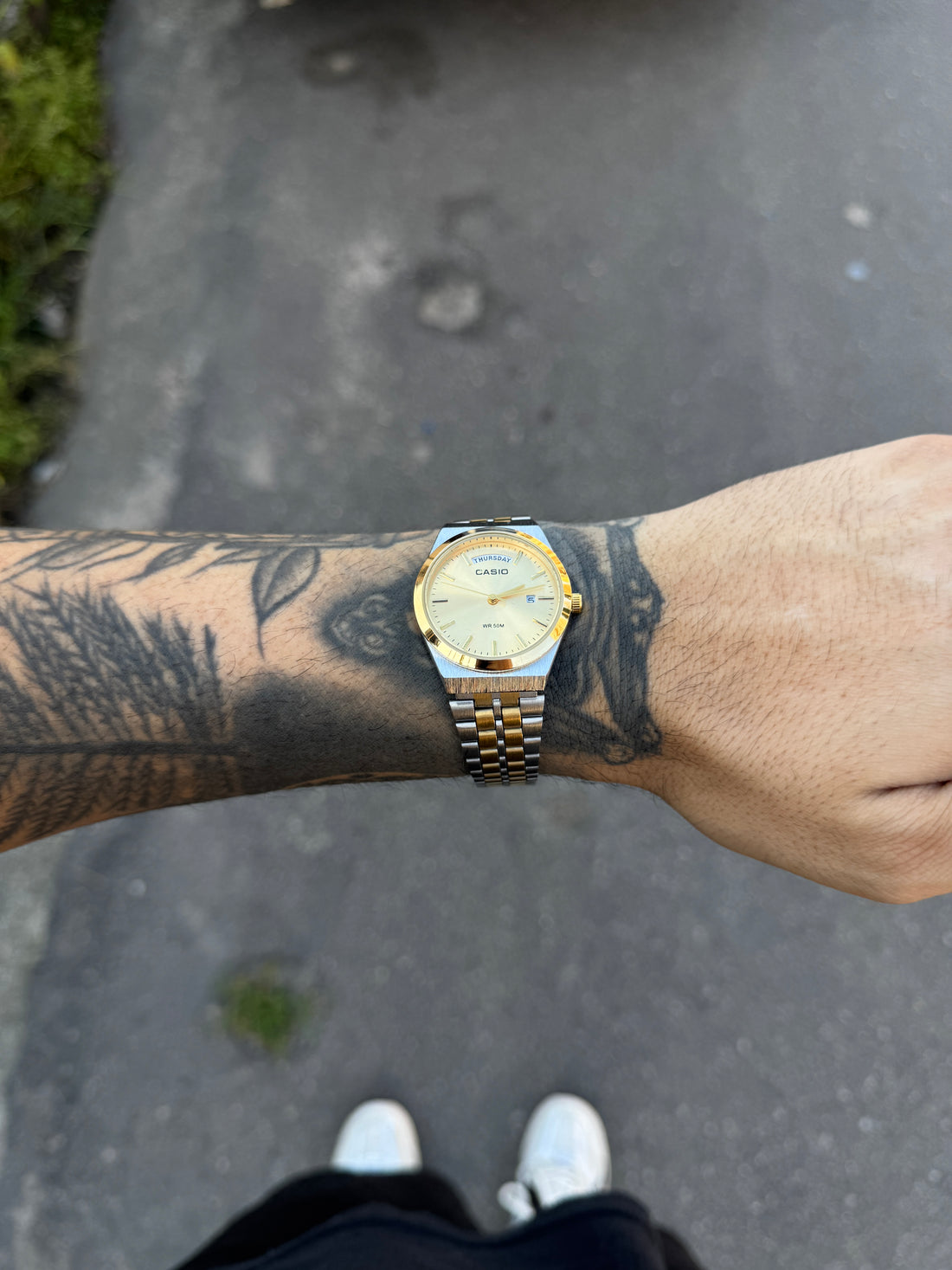 CASIO QUARTZ DAYDATE SILVER GOLD