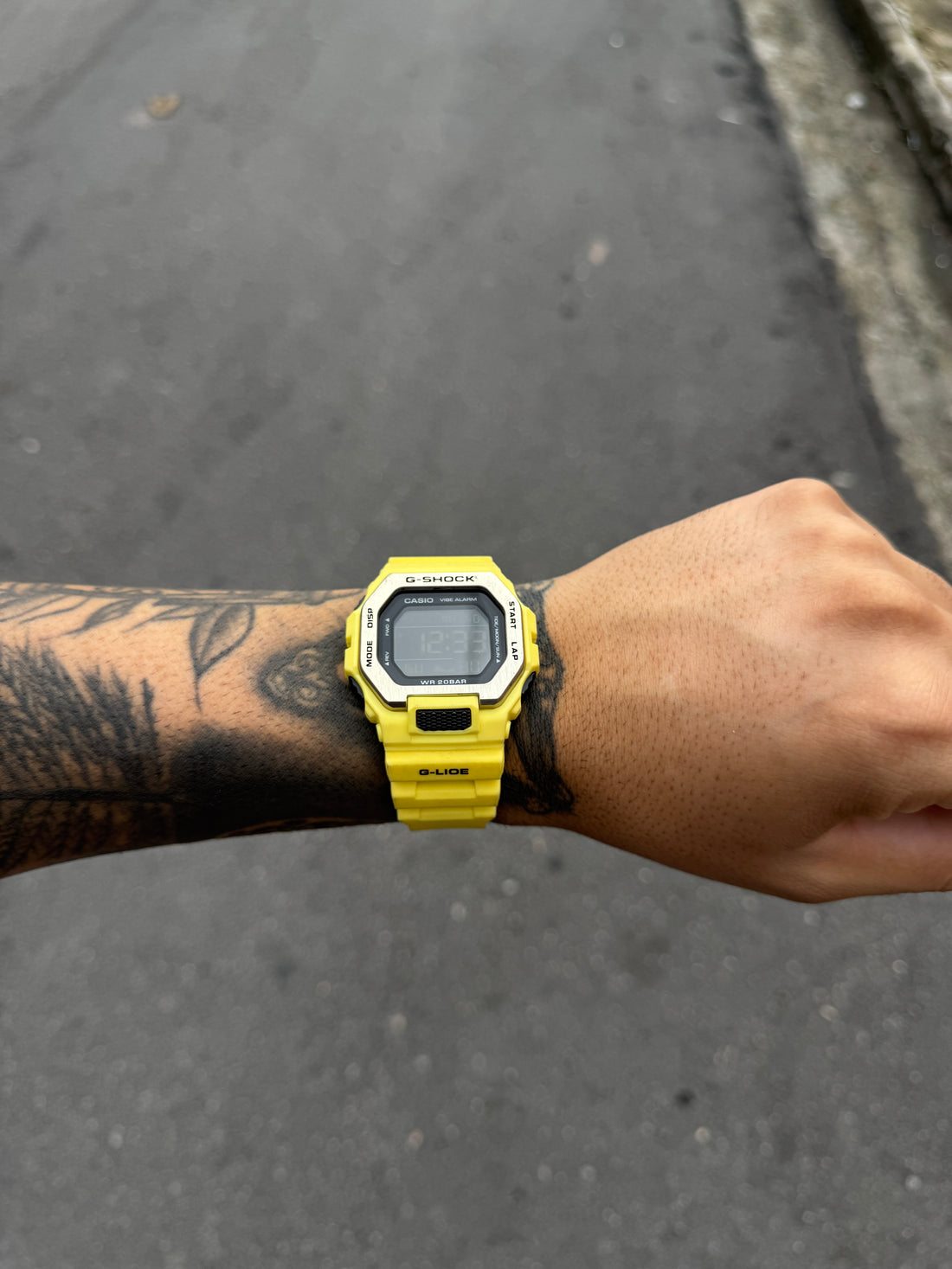G-SHOCK GBX-100 YELLOW
