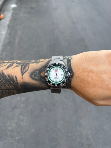 TAG HEUER FORMULA 1 PRATEADO FUNDO BRANCO