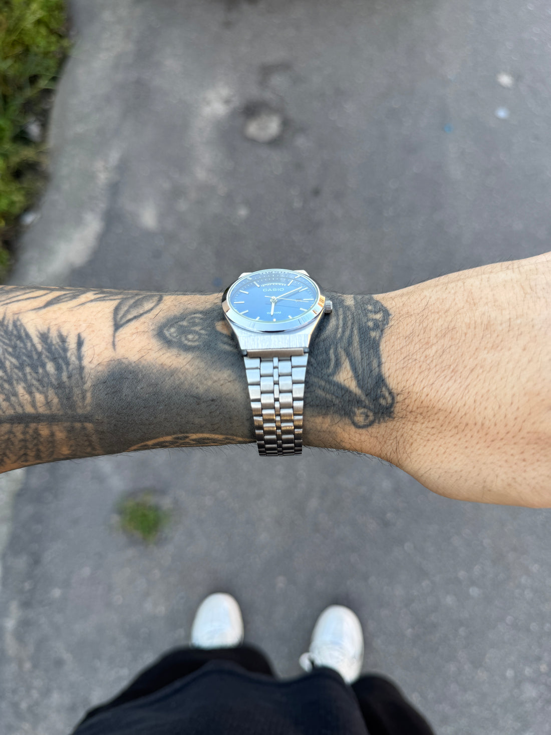 CASIO QUARTZ DAYDATE PRATEADO FUNDO SAFIRA
