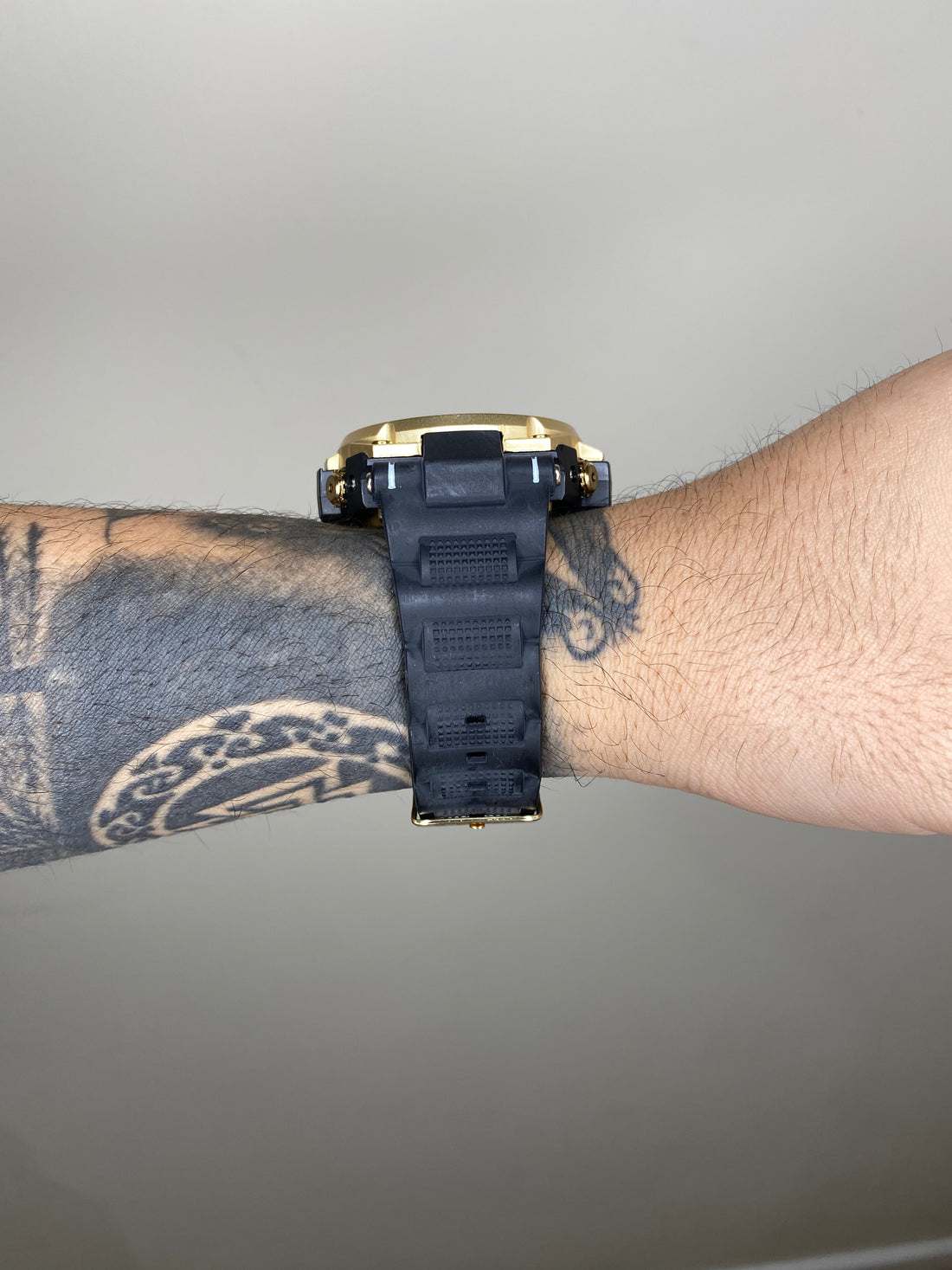 G-SHOCK STEEL CAIXA EM AÇO DOURADO