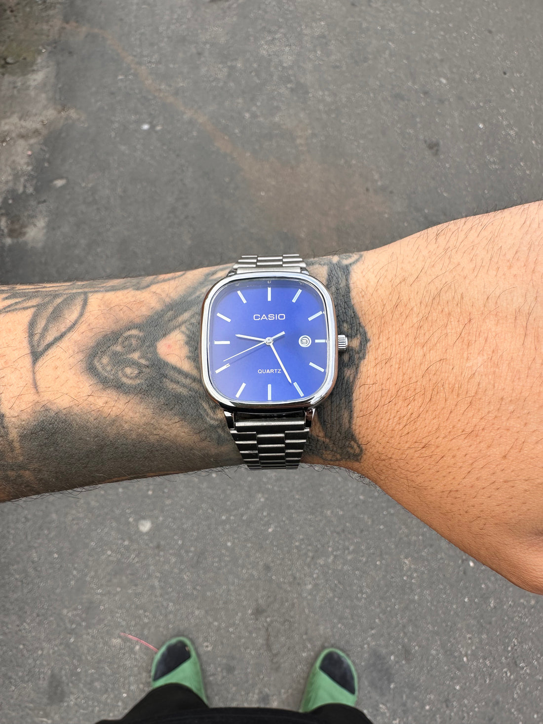 CASIO QUARTZ 2023 PRATEADO FUNDO AZUL