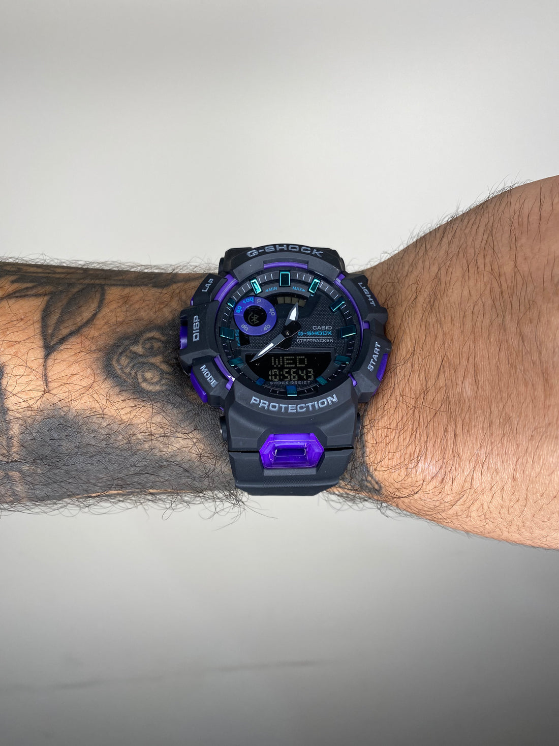 G-SHOCK GBA-900 PRETO-ROXO