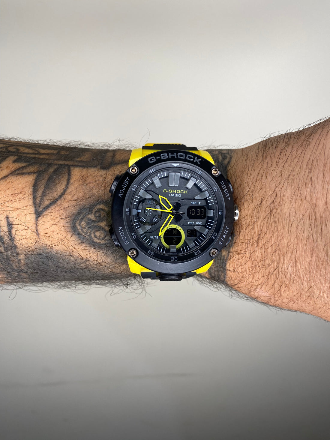 G-SHOCK GA-2000 PRETO-AMARELO