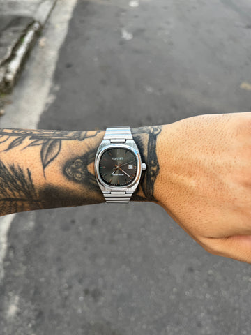 CASIO QUARTZ AQ PRATEADO FUNDO PRETO