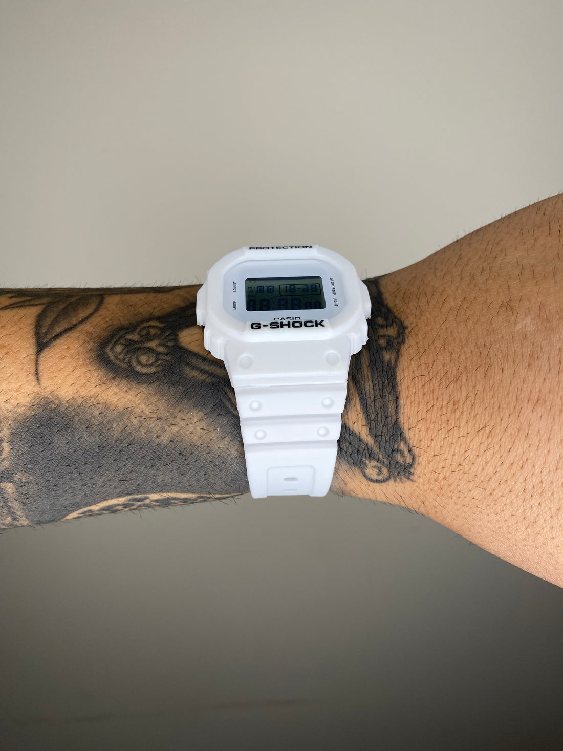 G-SHOCK DW-5600 BRANCO