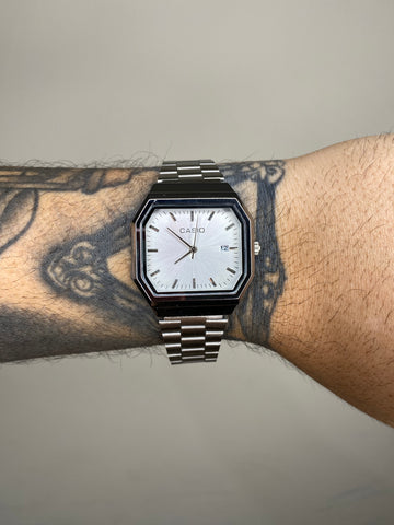 CASIO QUARTZ OCTA PRATA FUNDO BRANCO