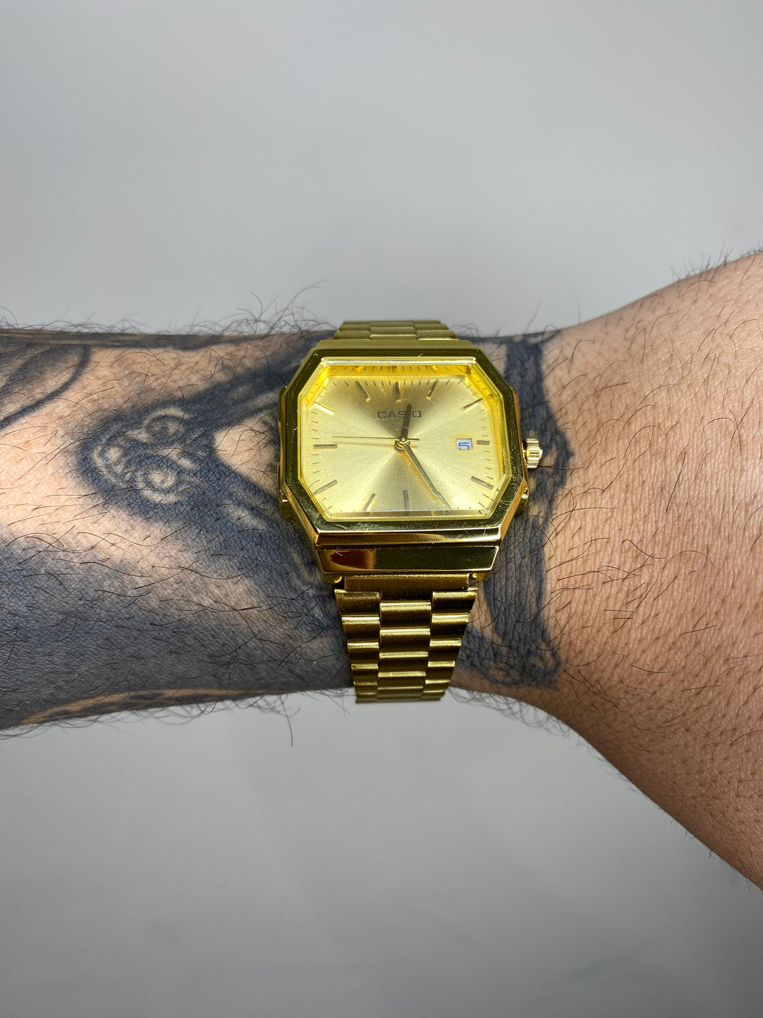 CASIO QUARTZ OCTA DOURADO