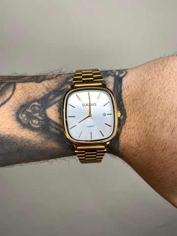 CASIO QUARTZ 2023 DOURADO FUNDO BRANCO
