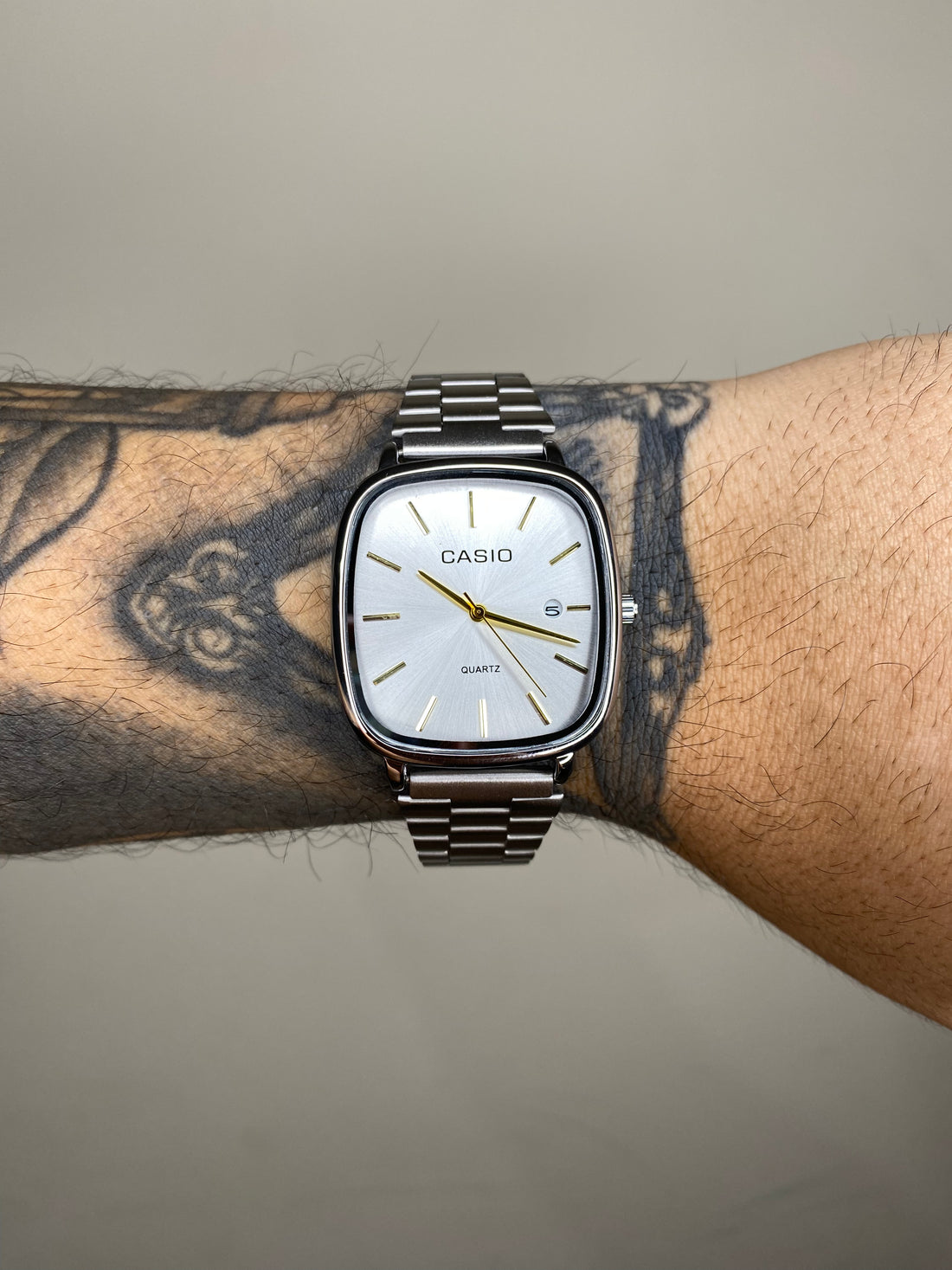 CASIO QUARTZ 2023 PRATA FUNDO BRANCO