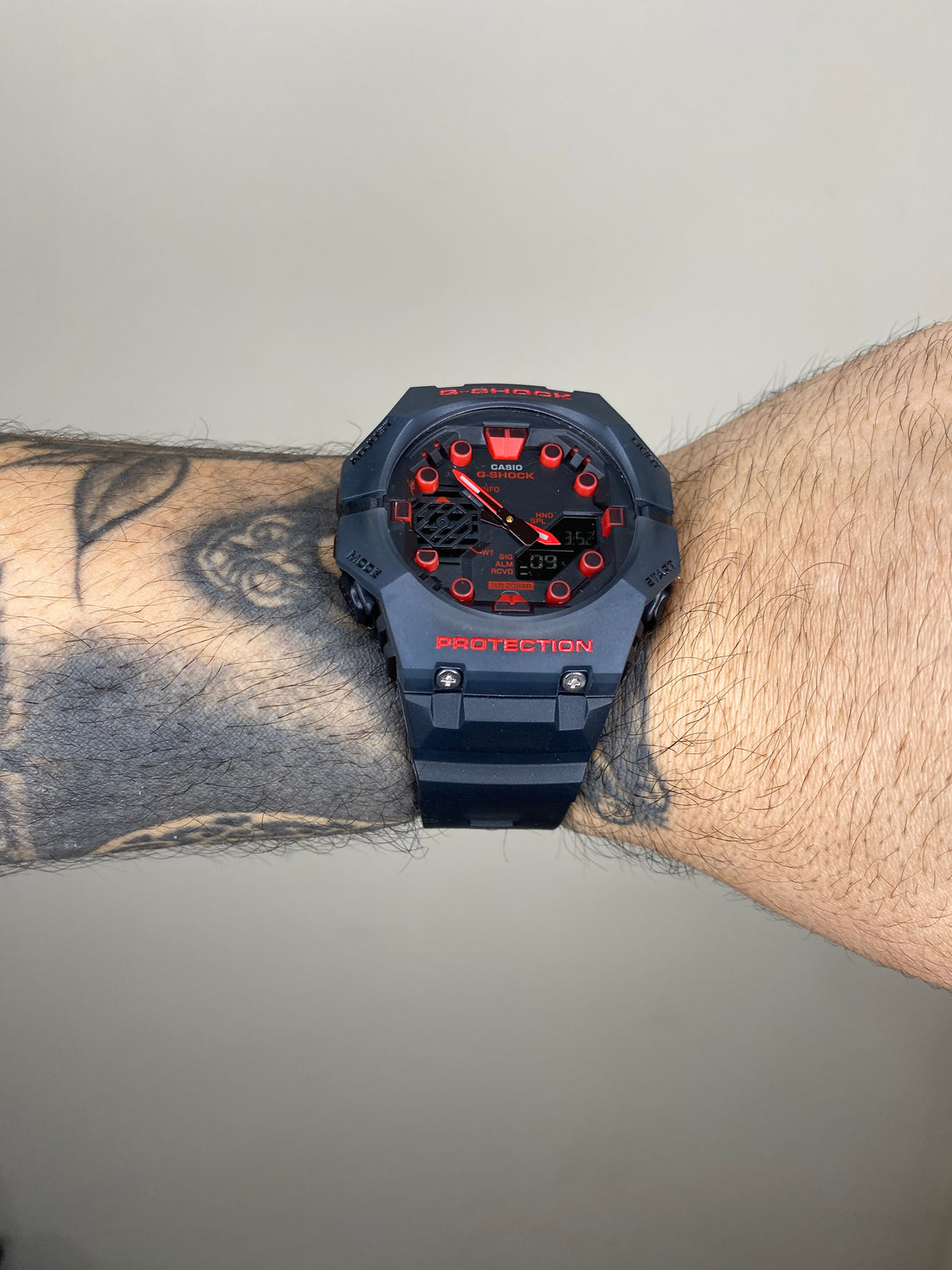 G-SHOCK GA-B001 PRETO COM VERMELHO