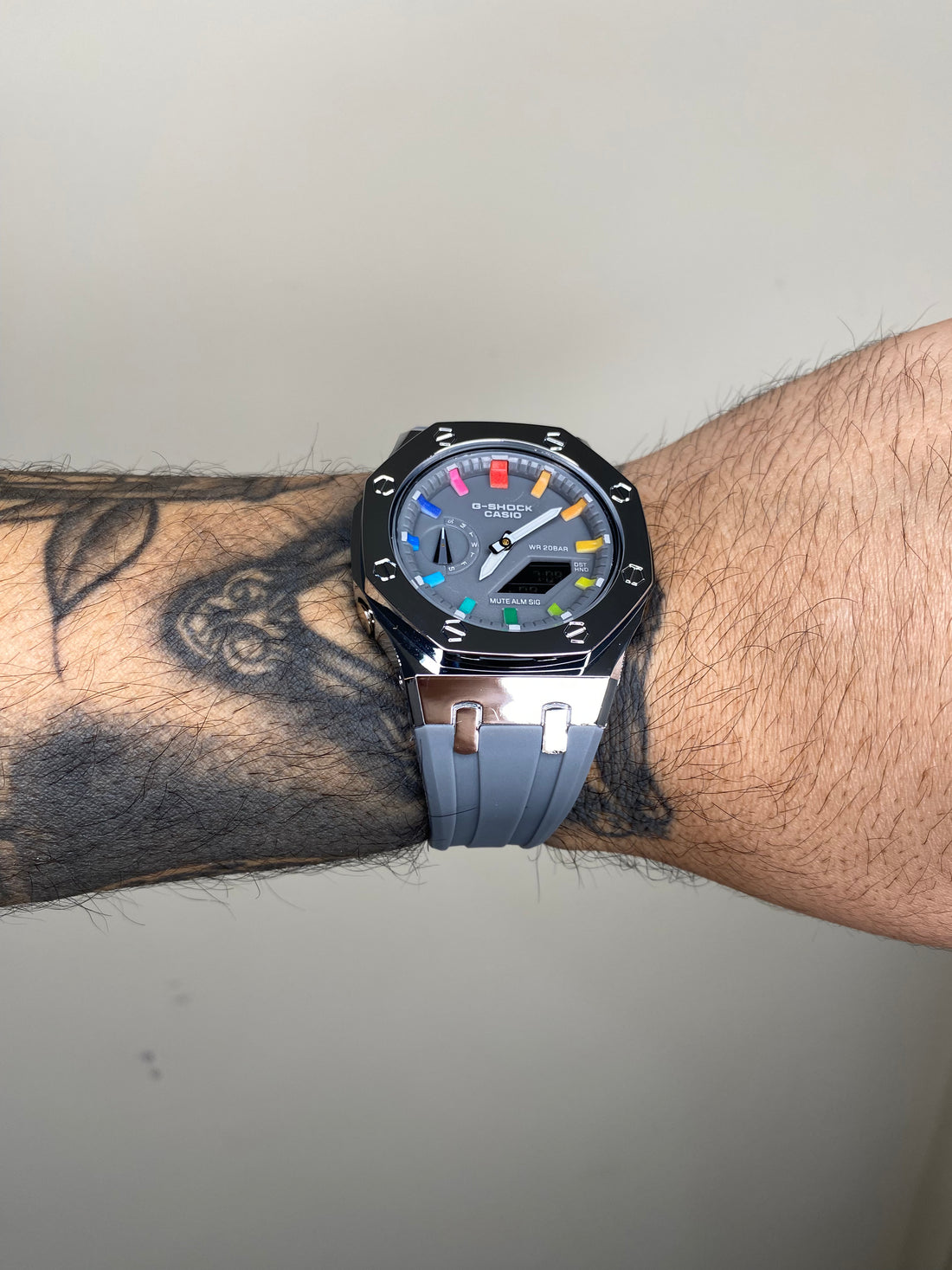 G-SHOCK GM-2100 PRATA COLORIDO