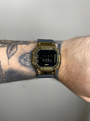G-SHOCK DW-5600 CAIXA EM AÇO DOURADO