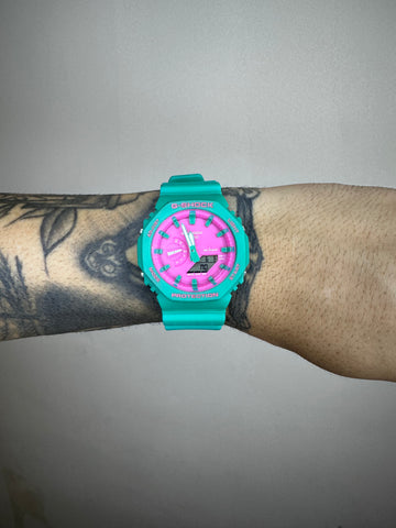 G-SHOCK GA-2100 VERDE E ROSA