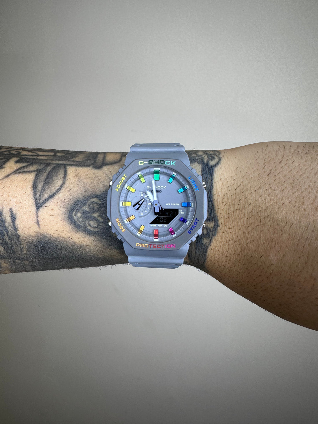 G-SHOCK GA-2100 CINZA-COLORIDO