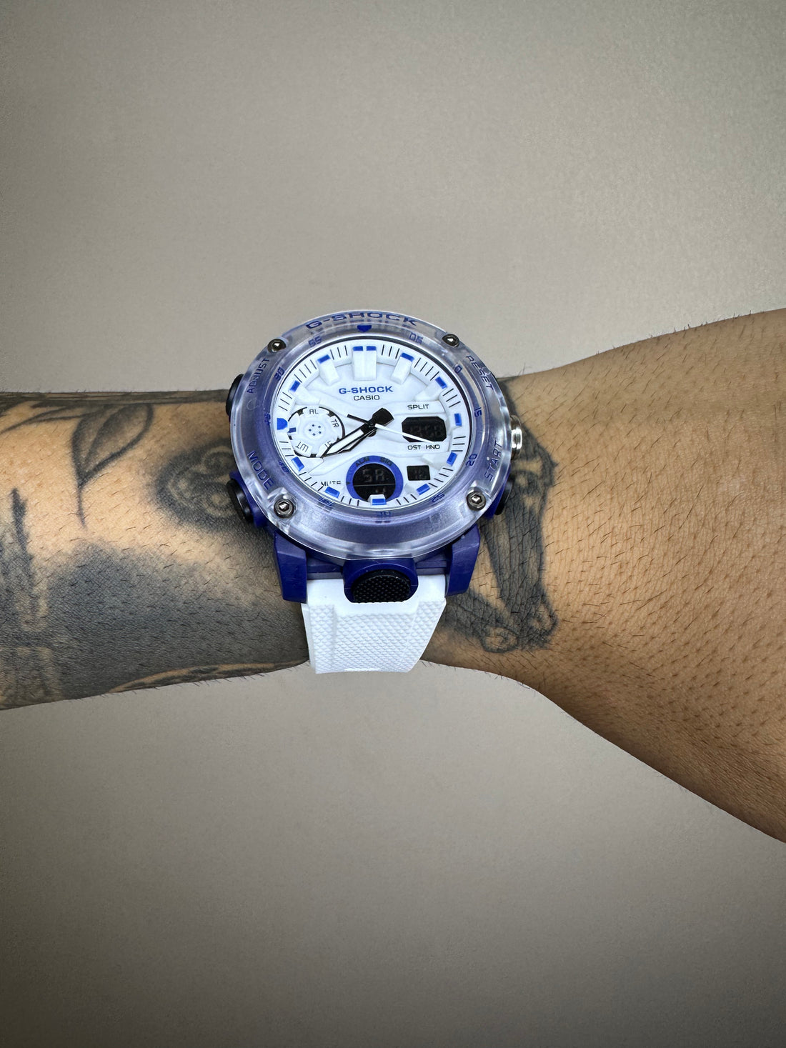 G-SHOCK GA-2000 BRANCO E AZUL