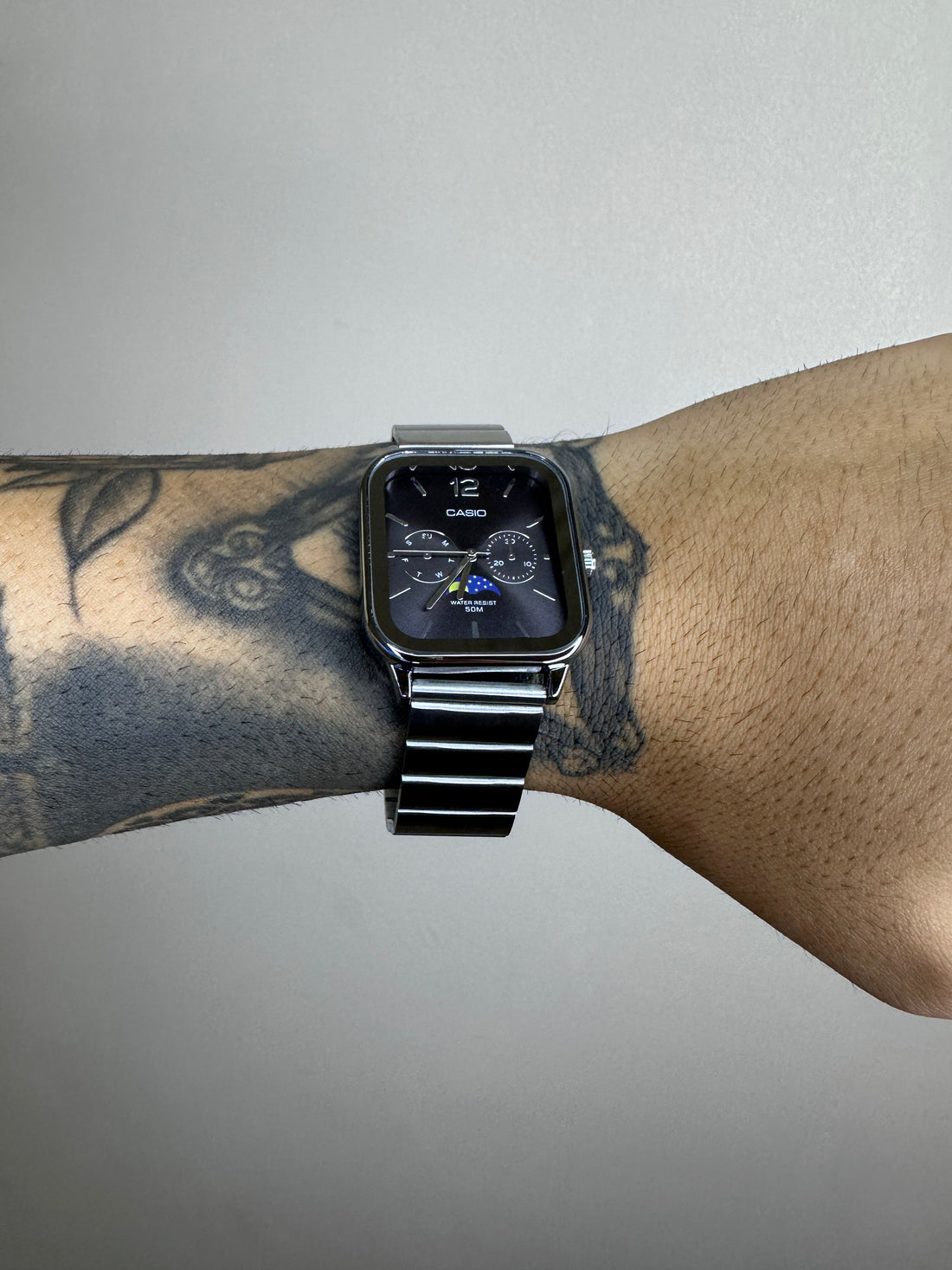 CASIO QUARTZ MEIA-LUA PRATEADO