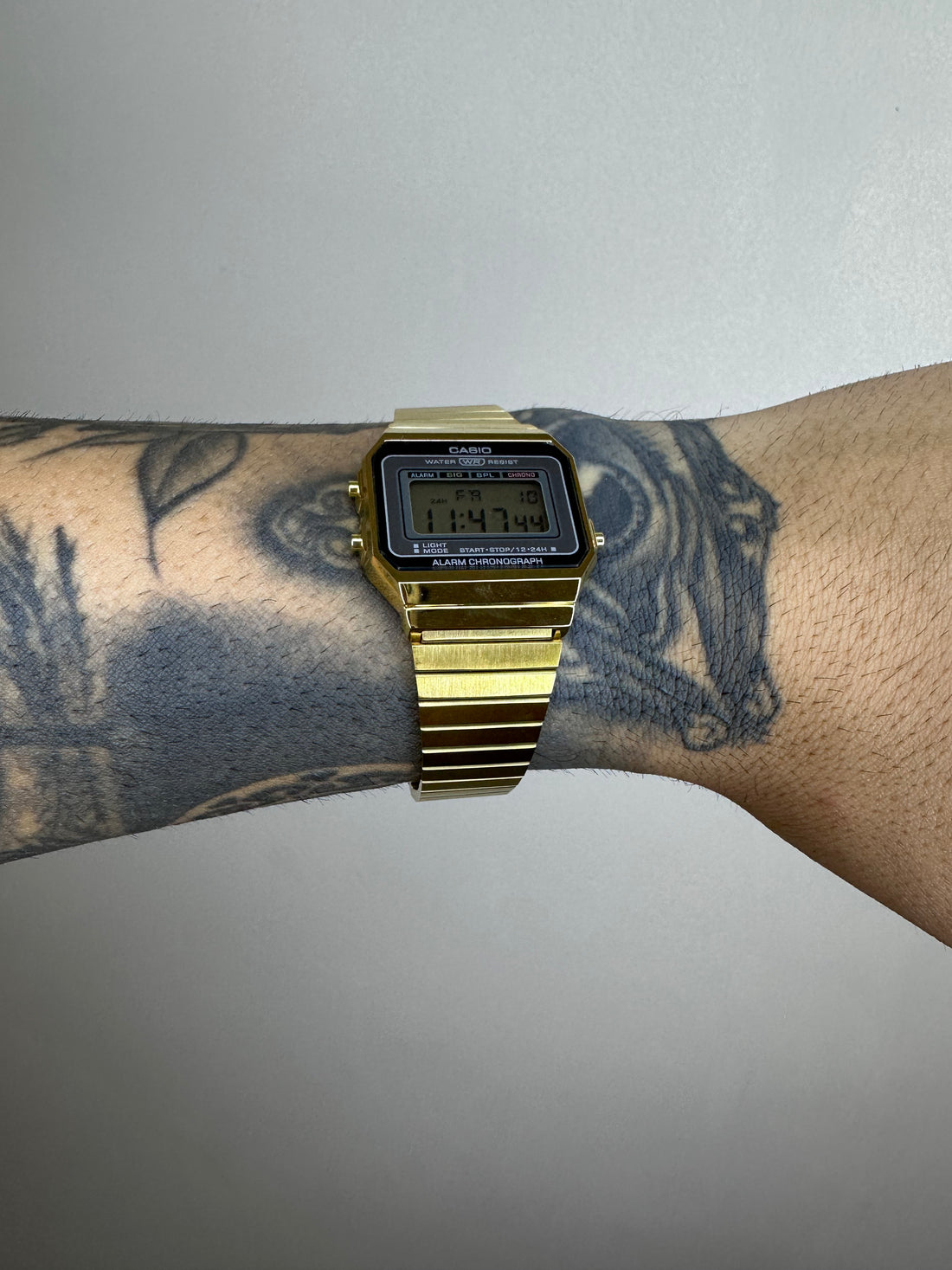 CASIO VINTAGE SLIM DOURADO