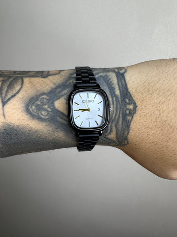 CASIO 2023 MINI PRETO FUNDO BRANCO