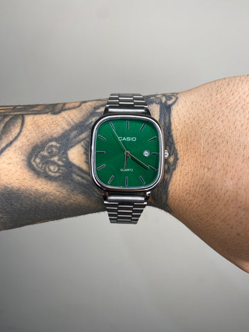 CASIO QUARTZ 2023 PRATEADO FUNDO VERDE