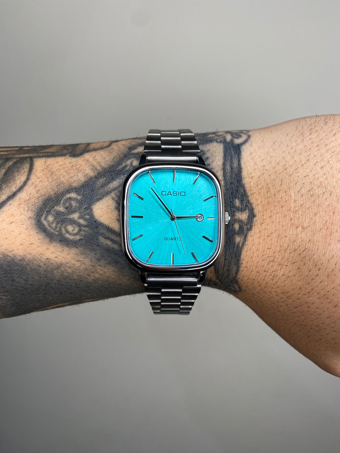 CASIO QUARTZ 2023 PRATEADO FUNDO TURQUEZA