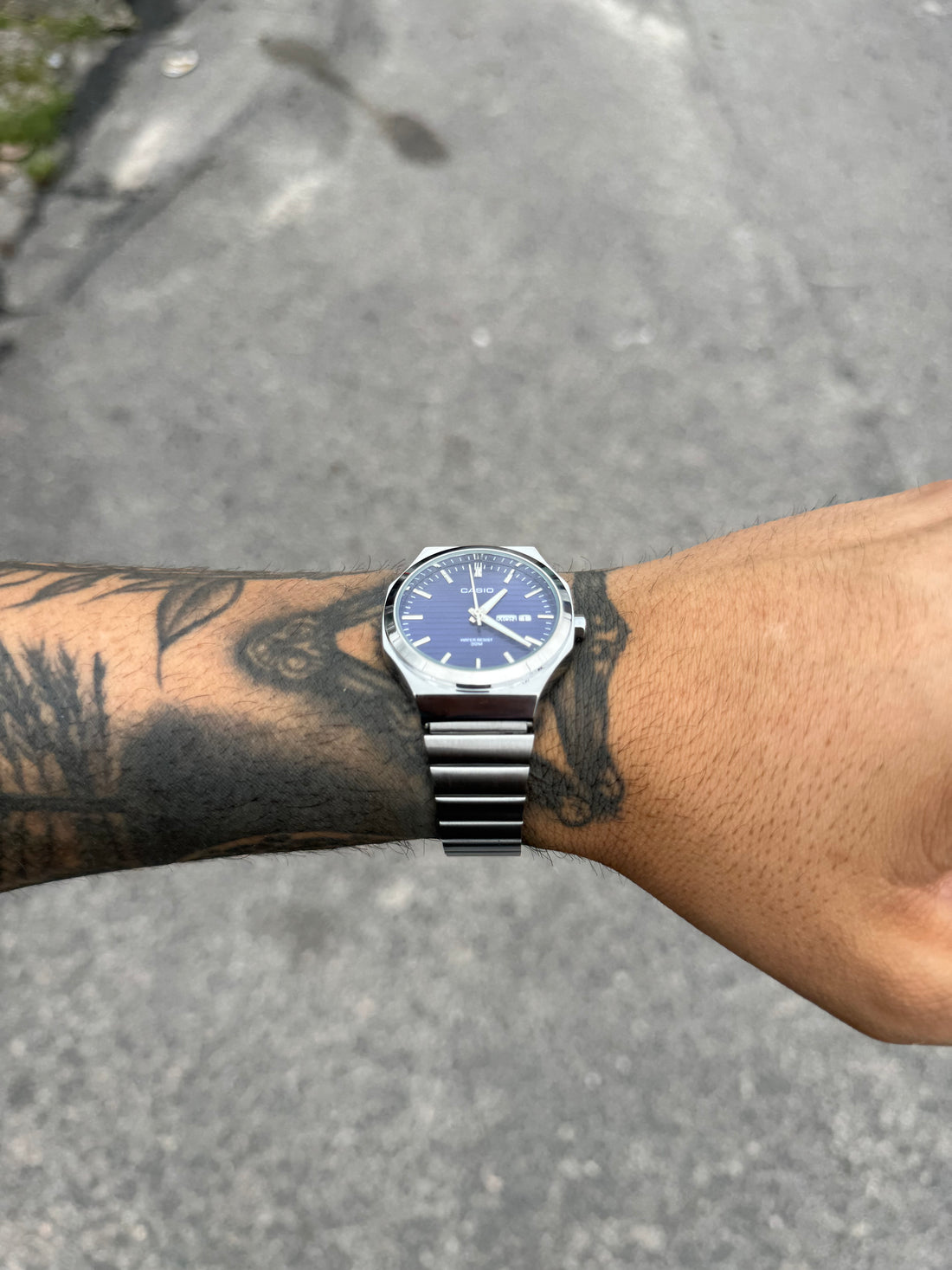 CASIO QUARTZ MT PRATEADO FUNDO AZUL