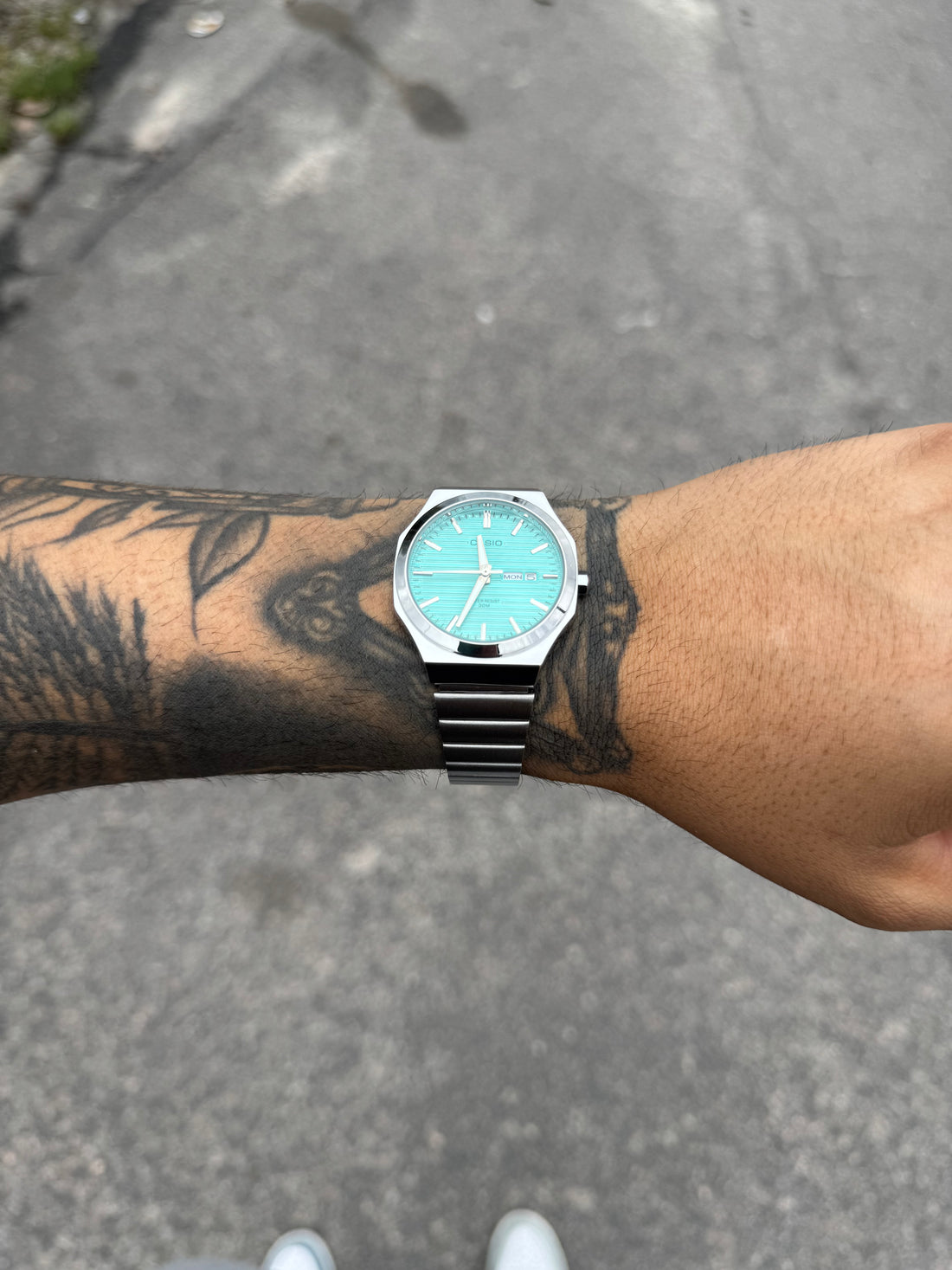 CASIO QUARTZ MT PRATEADO FUNDO TIFFANY