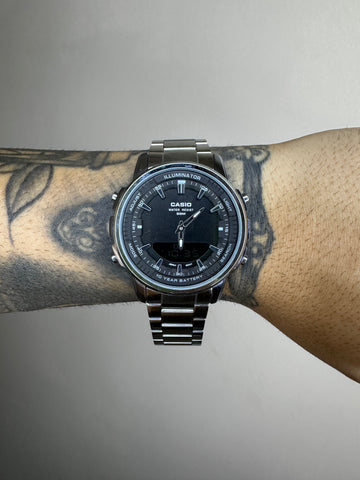 CASIO AMW PRATEADO FUNDO PRETO