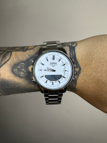 CASIO AMW PRATEADO FUNDO BRANCO