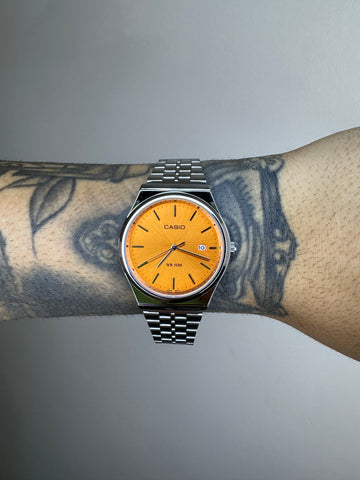 CASIO QUARTZ MTP LARANJA