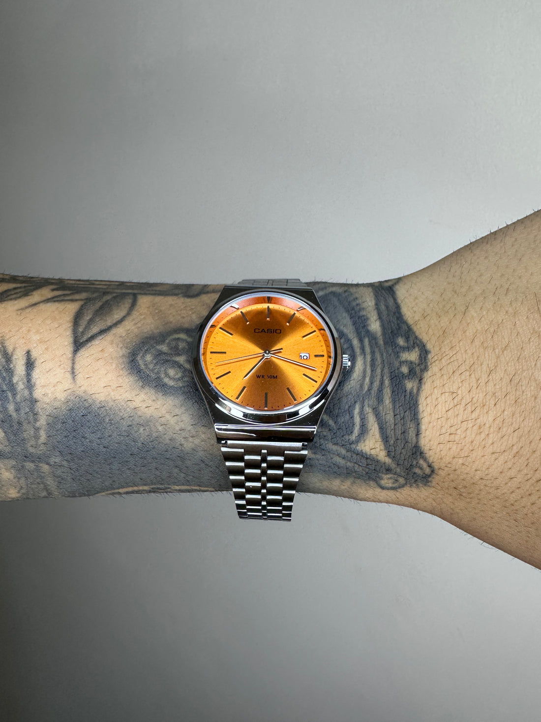 CASIO QUARTZ MTP LARANJA