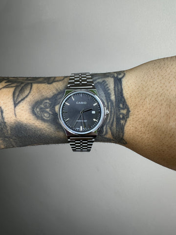 CASIO QUARTZ MTP PRATEADO FUNDO PRETO