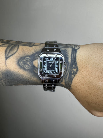 CARTIER SANTOS PRATEADO FUNDO PRETO
