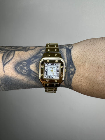 CARTIER SANTOS DOURADO FUNDO BRANCO
