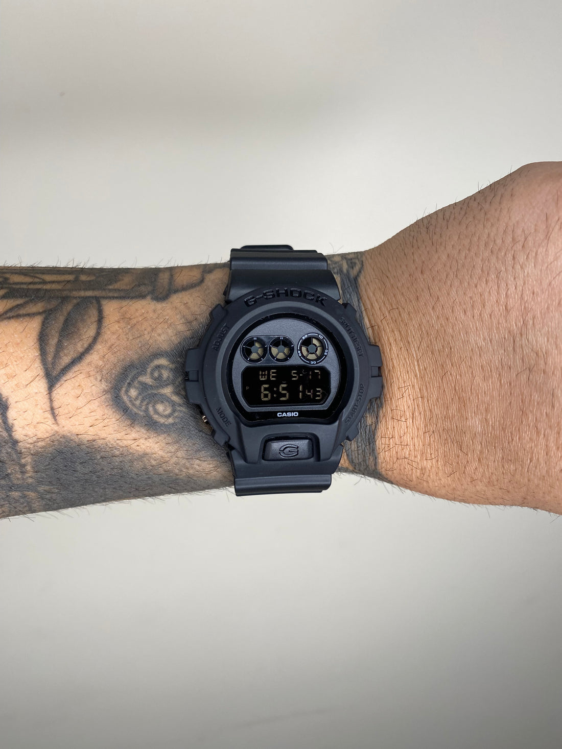 G-SHOCK DW-6900 PRETO