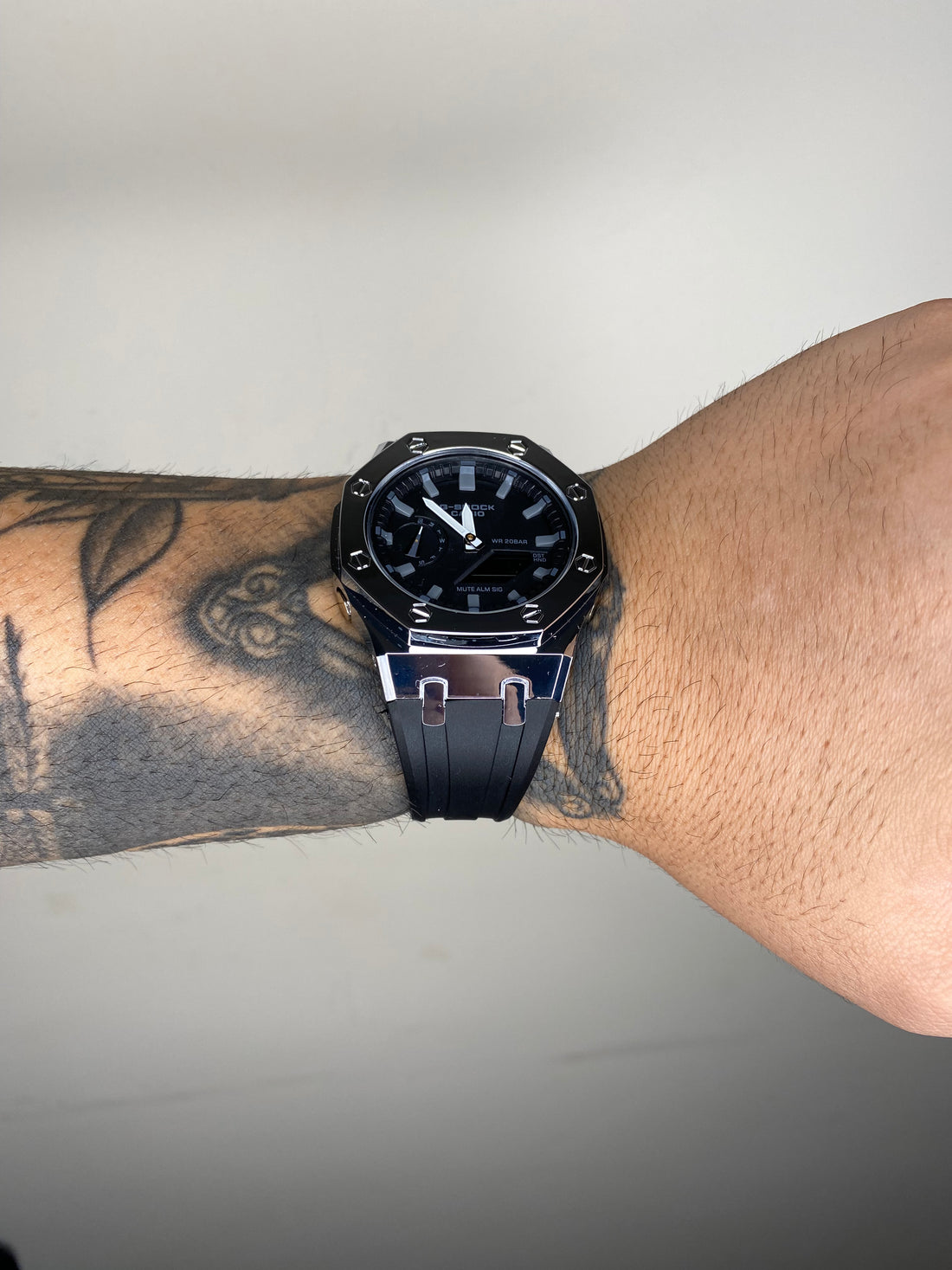 G-SHOCK GM-2100 PRATA PULSEIRA PRETO