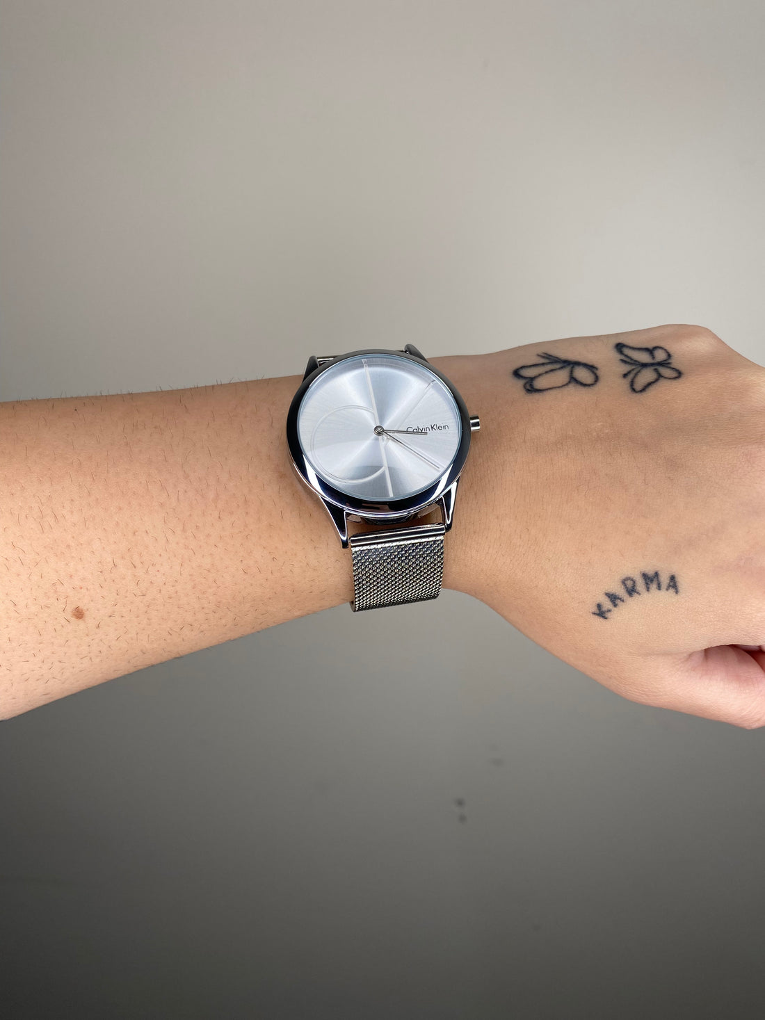 CALVIN KLEIN MINIMALISTA PRATA-BRANCO