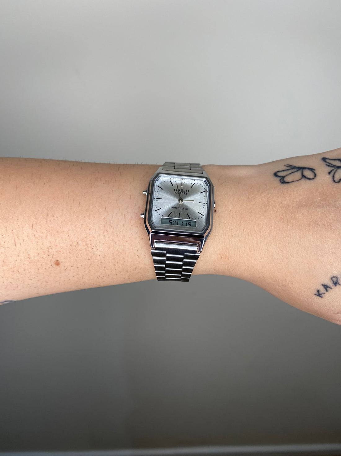 CASIO VINTAGE QUARTZ PRATA-BRANCO