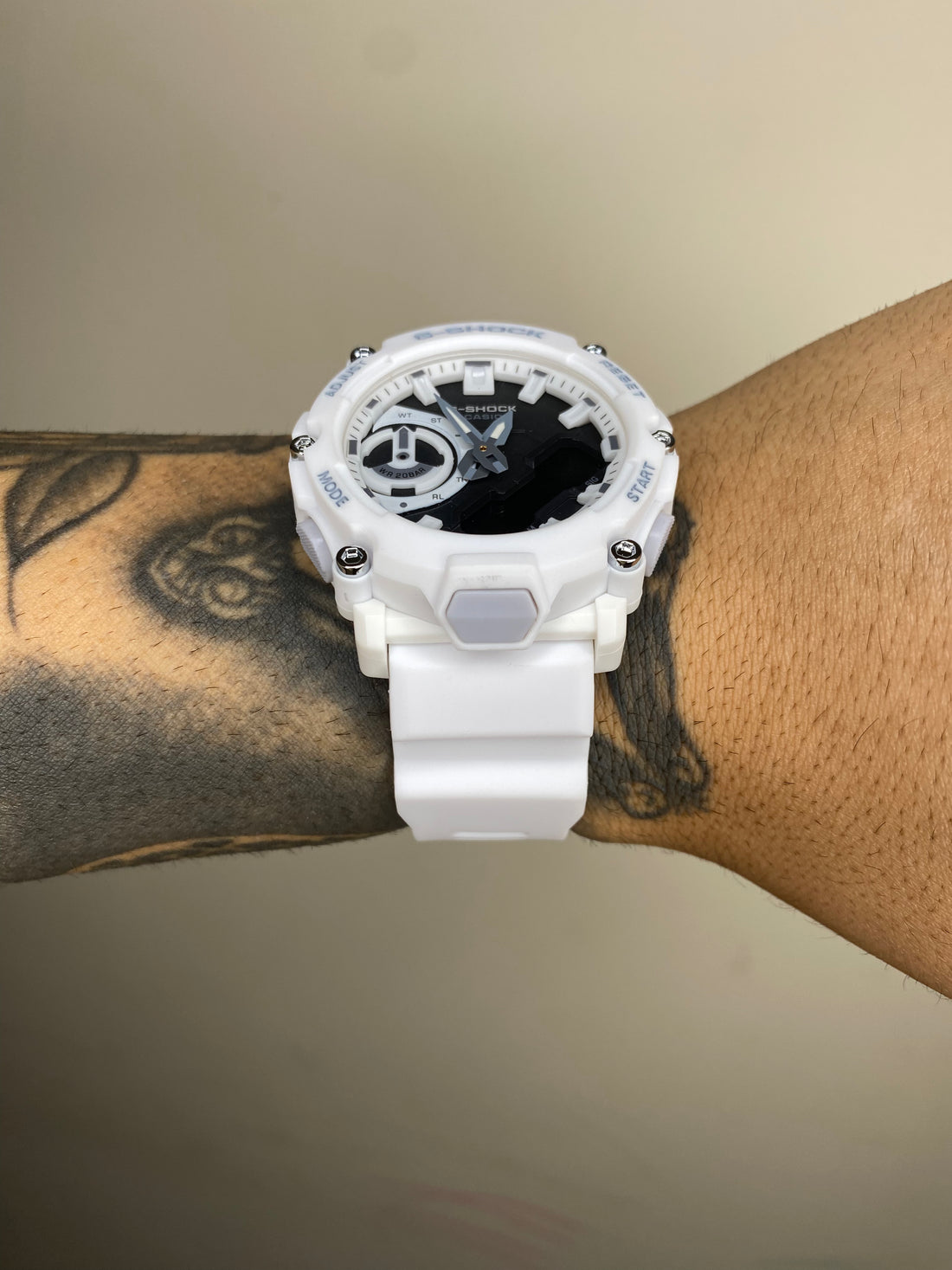 G-SHOCK GA-2200 BRANCO