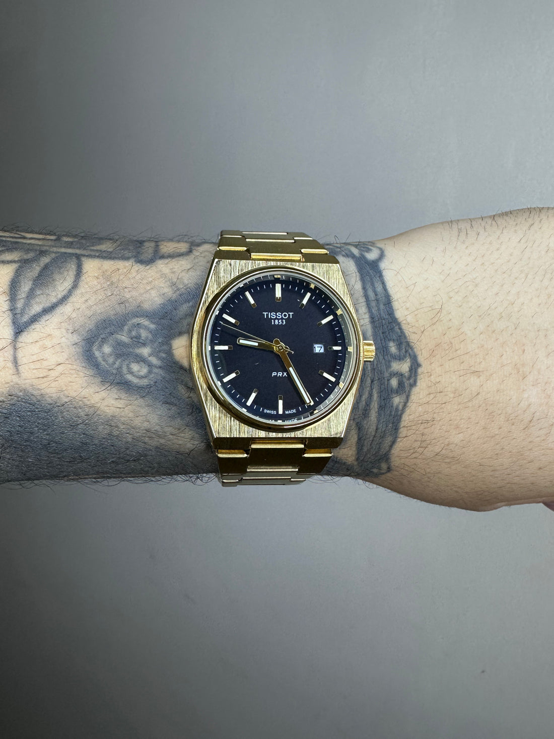 TISSOT PRX DOURADO FUNDO PRETO