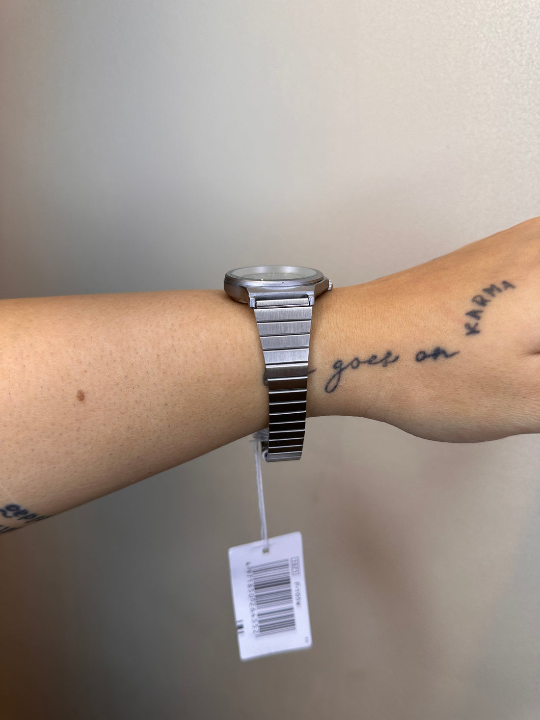 CASIO QUARTZ REDONDO MINI PRATEADO FUNDO PRETO