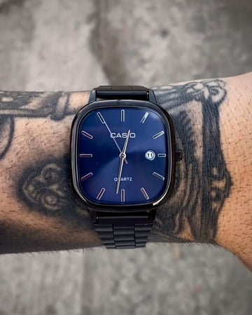 CASIO QUARTZ 2023 PRETO FUNDO AZUL