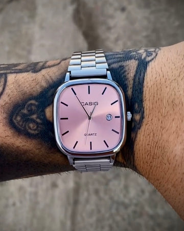 CASIO QUARTZ 2023 PRATEADO FUNDO ROSA