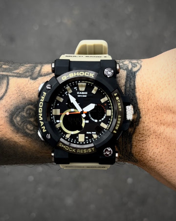 G-SHOCK FROGMAN PRETO E BEGE