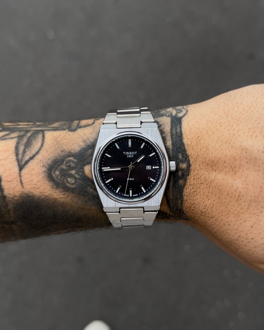 TISSOT PRX PRATEADO FUNDO PRETO